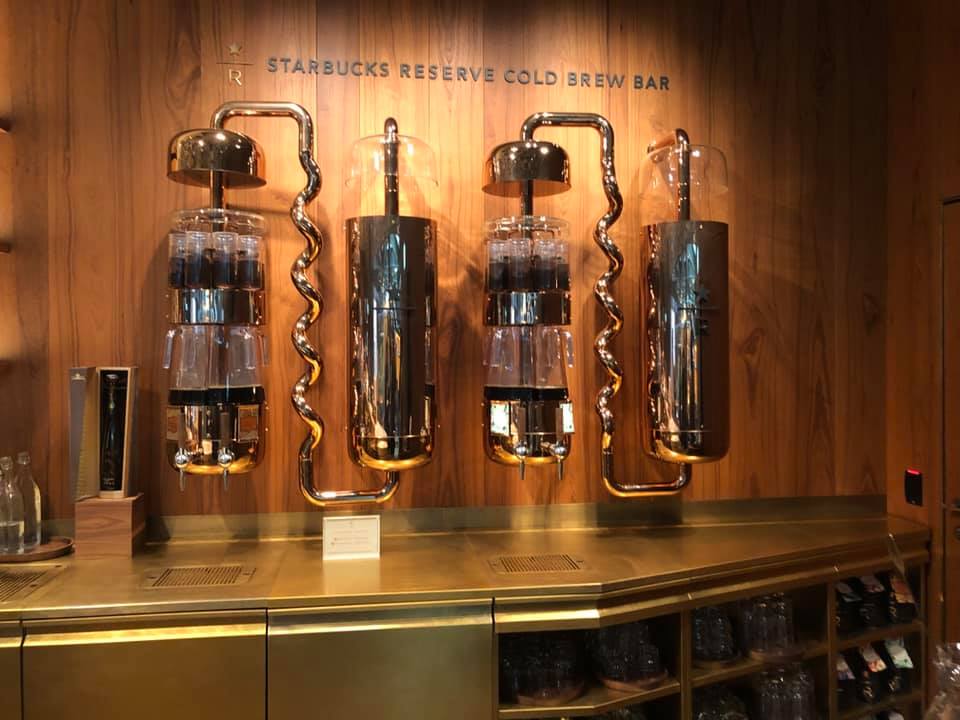 Un angolo dello Starbucks Reserve a Milano